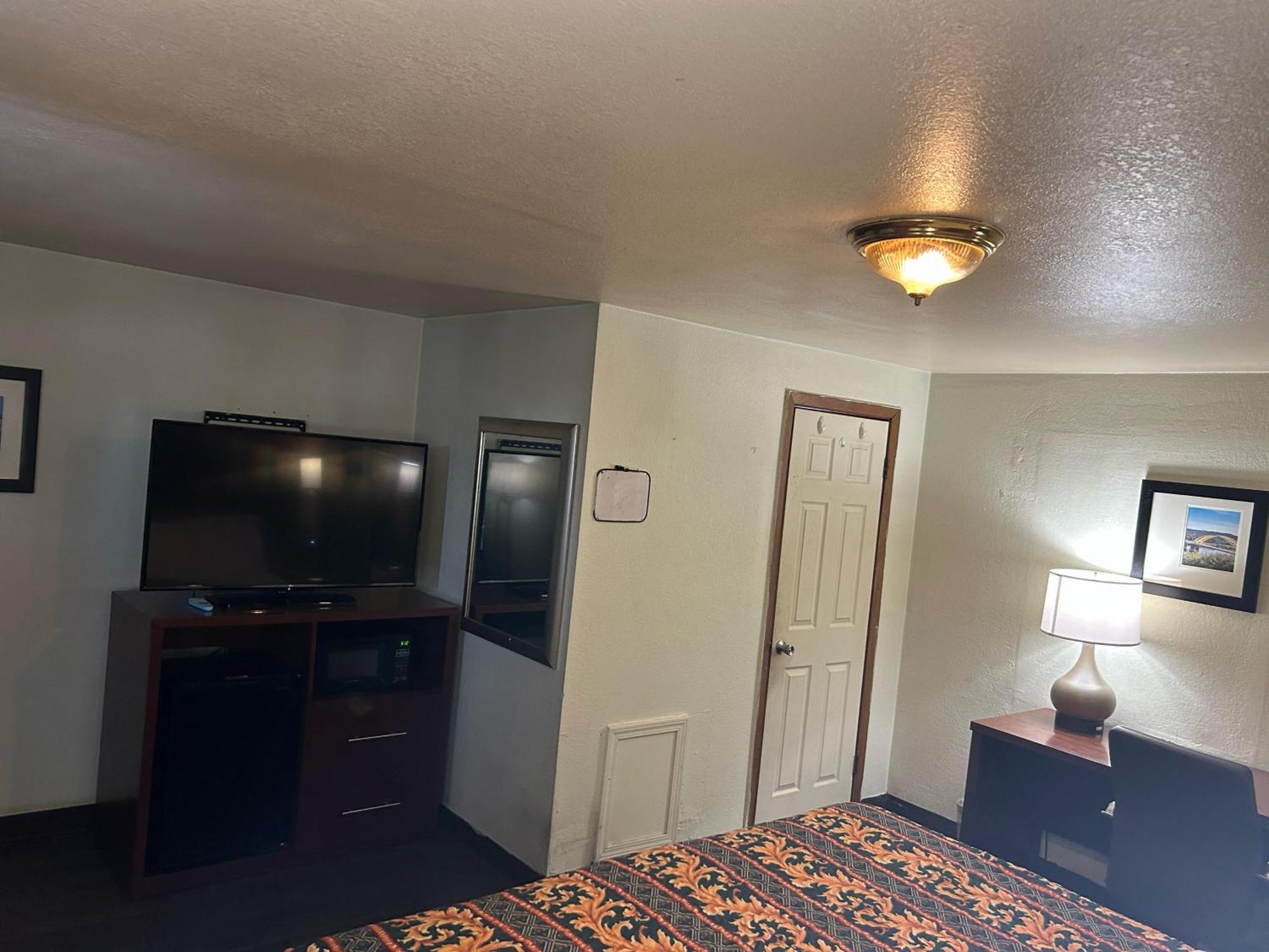 Hillcrest Motel By Oyo Aurora Near Lawrenceburg 외부 사진