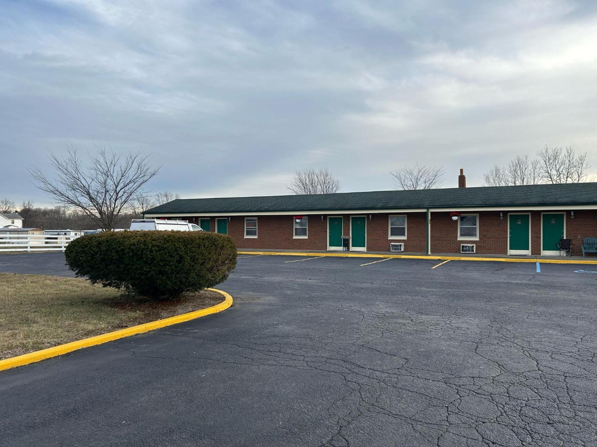 Hillcrest Motel By Oyo Aurora Near Lawrenceburg 외부 사진