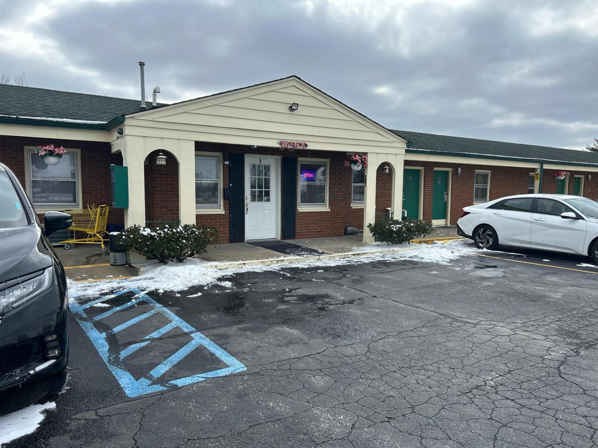 Hillcrest Motel By Oyo Aurora Near Lawrenceburg 외부 사진