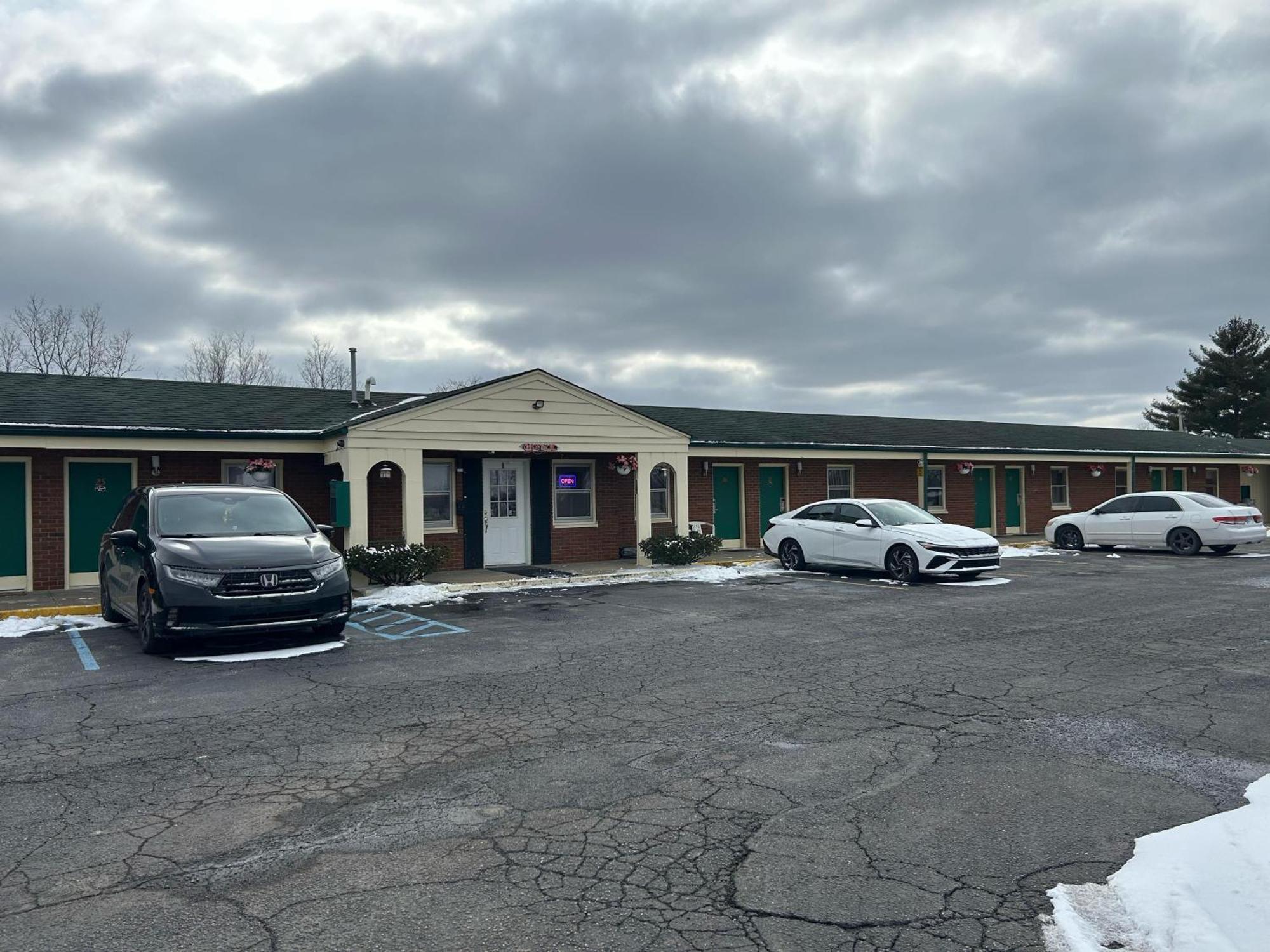 Hillcrest Motel By Oyo Aurora Near Lawrenceburg 외부 사진