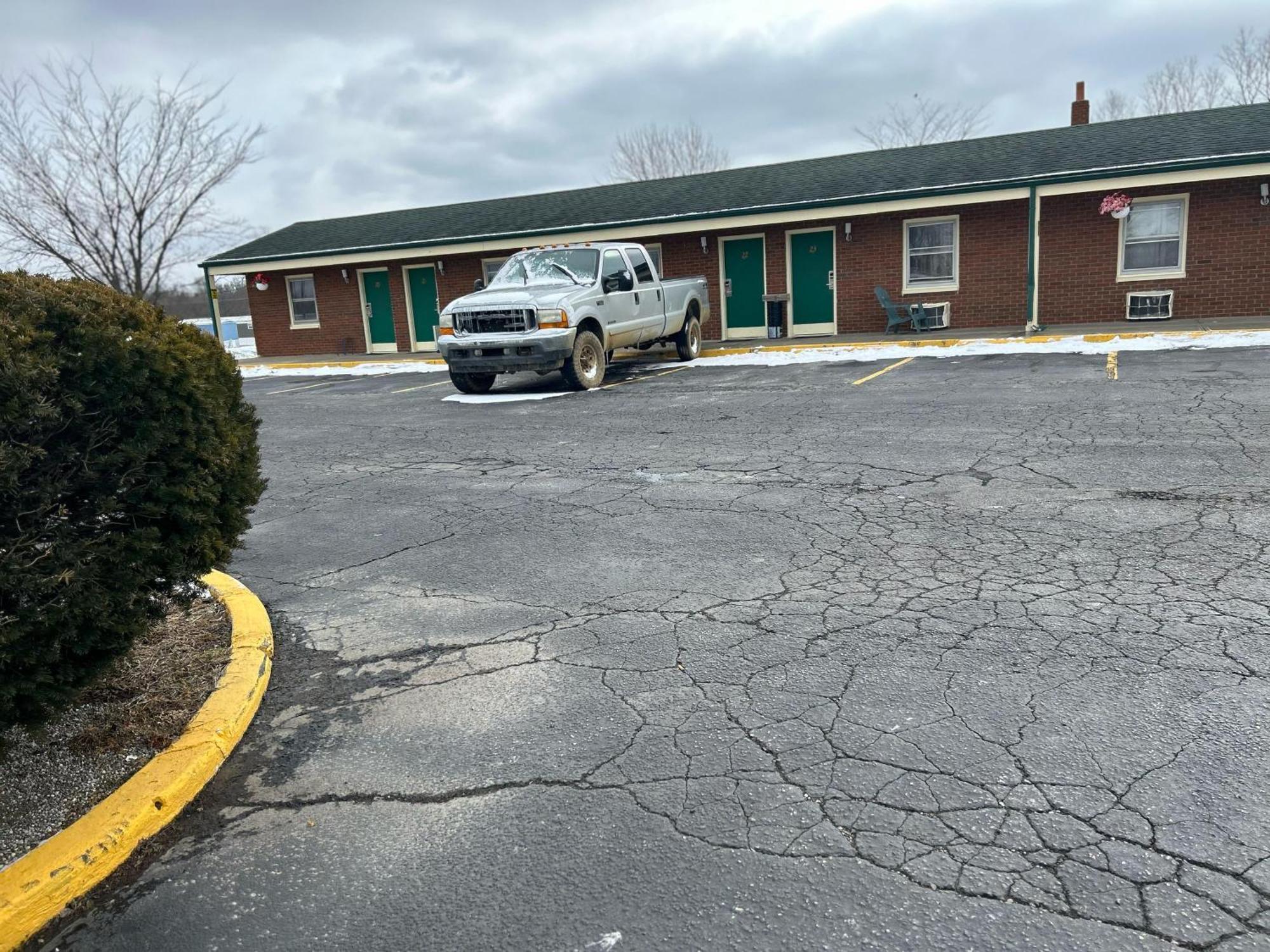 Hillcrest Motel By Oyo Aurora Near Lawrenceburg 외부 사진