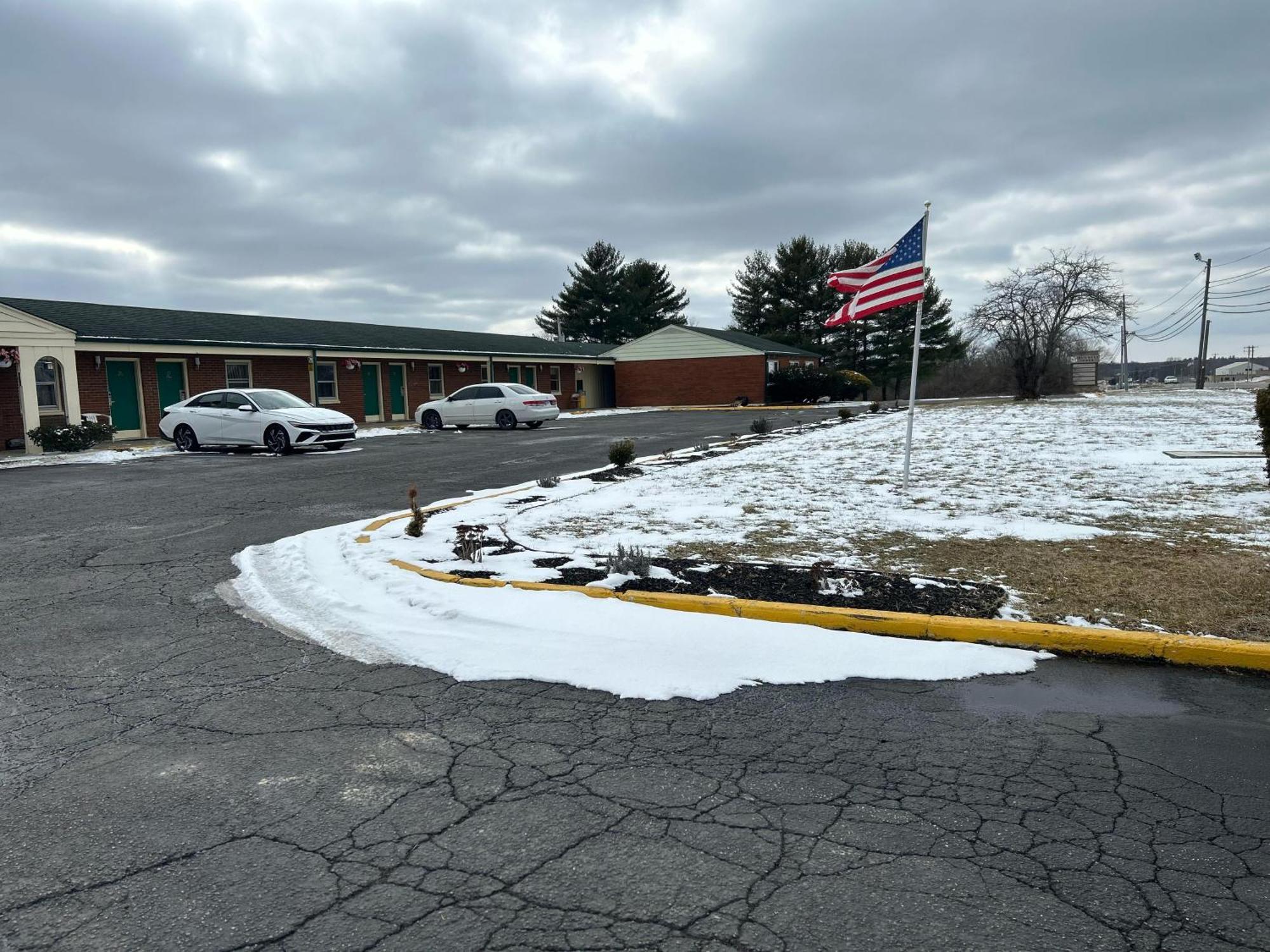 Hillcrest Motel By Oyo Aurora Near Lawrenceburg 외부 사진